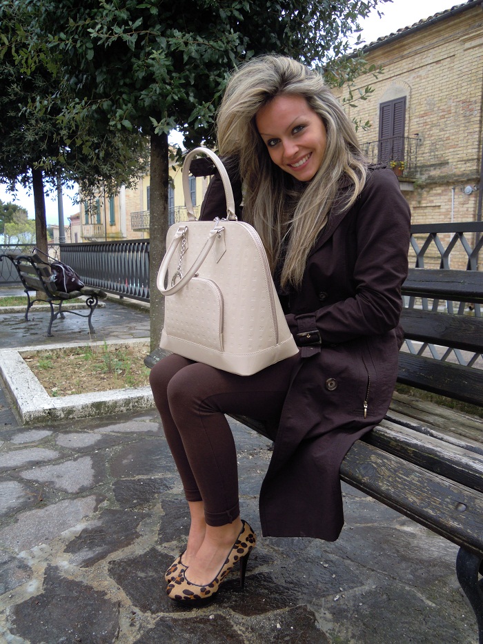It Girl by Eleonora Petrella - Foto piazza tortoreto alto borsa arcadia bags bugatti