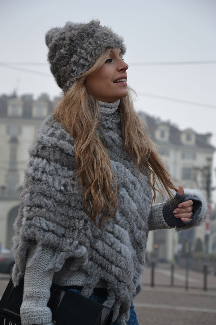 Faux fur cape, gloves and beanie and Elisabetta Franchi bag - It-girl by Eleonora Petrell [...]</p>
			</div>
			
							<div class=