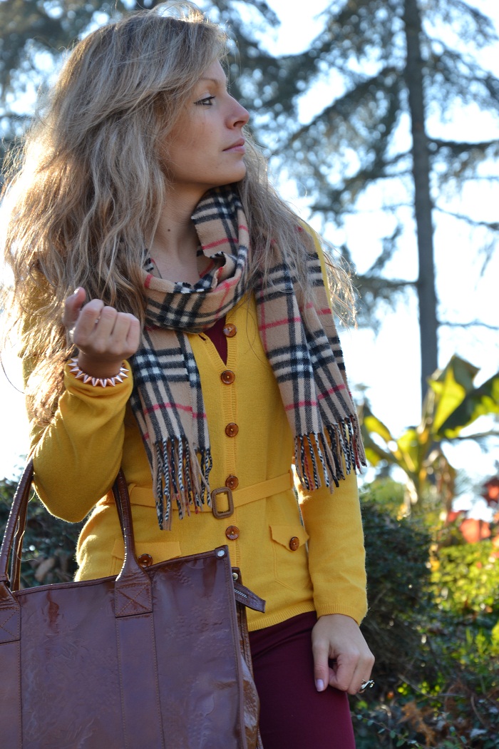 Burberry cardigan and scarf - It-Girl by Eleonora Petrella