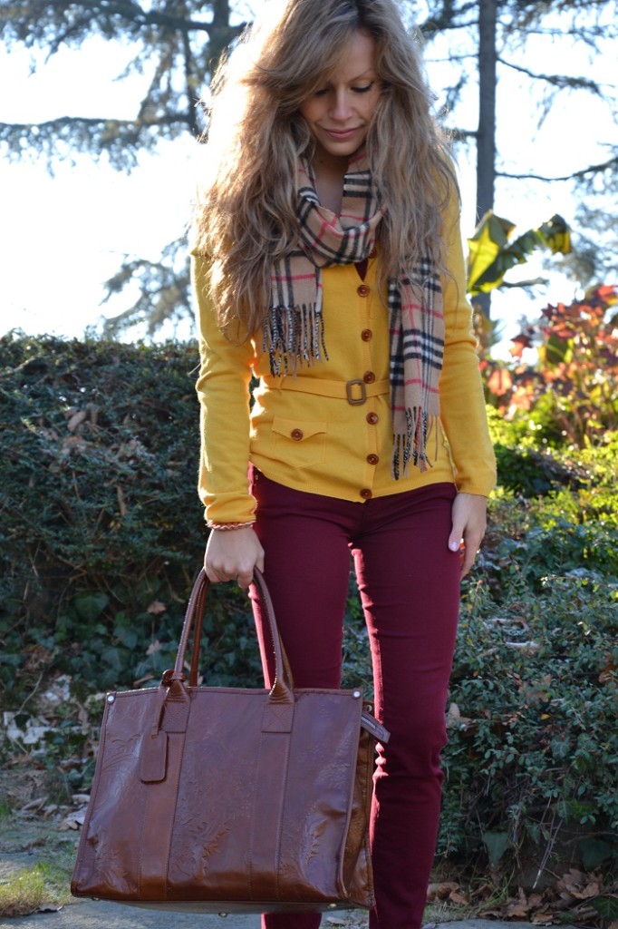 Yellow cashmere and Burberry scarf