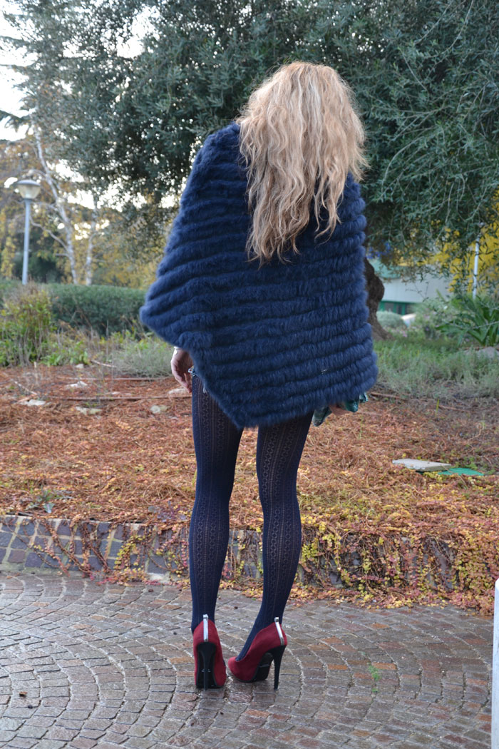 Blue faux fur cape, Zara heels and Asos pochette - It-girl by Eleonora Petrella