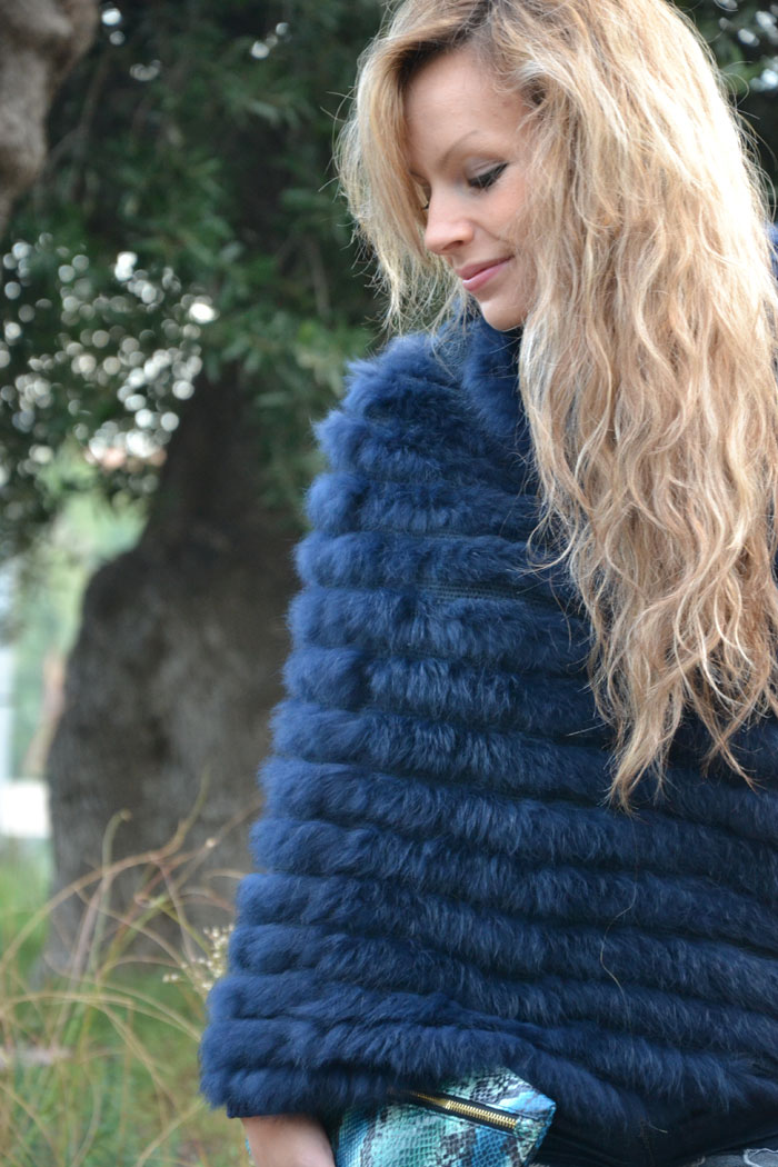 Blue faux fur cape, Zara heels and Asos pochette - It-girl by Eleonora Petrella