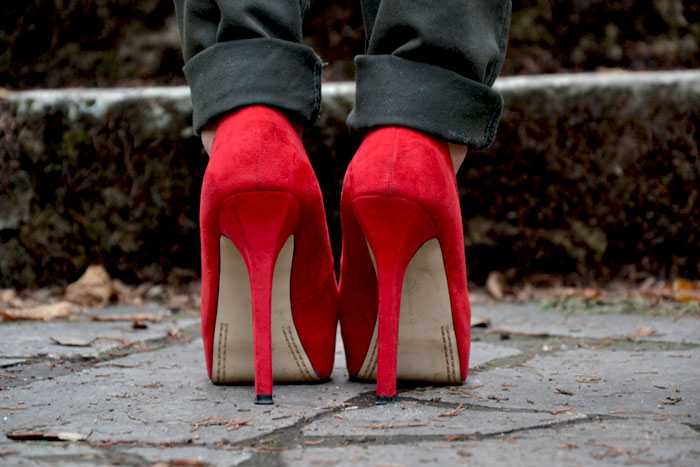Red heels and Prada bag - It-Girl by Eleonora Petrella