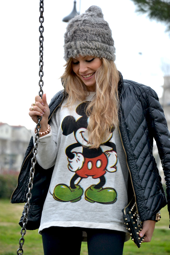 Mickey Mouse sweater and faux fur beanie - It-girl by Eleonora Petrella