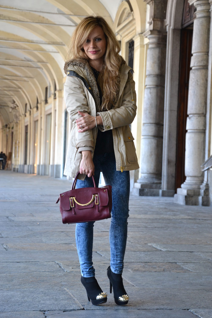 Bershka parka and heels and Coccinelle celeste bag - It-Girl by Eleonora Petrella
