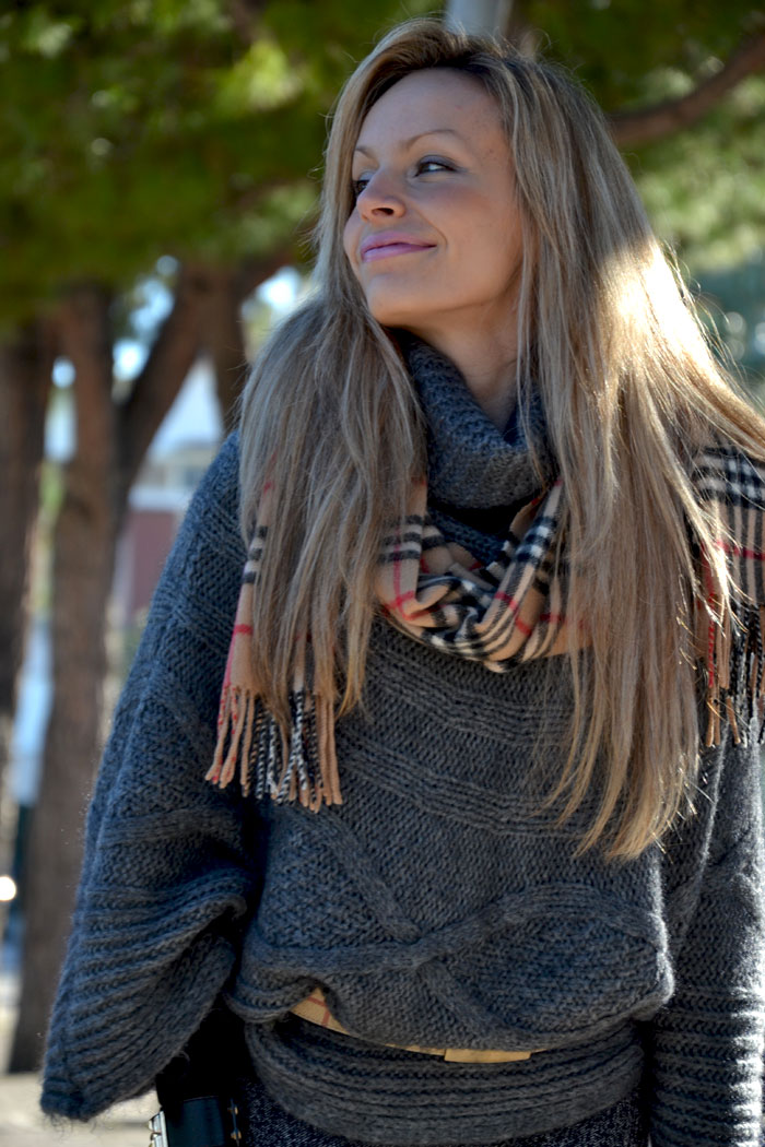 Burberry scarf and belt - It-Girl by Eleonora Petrella