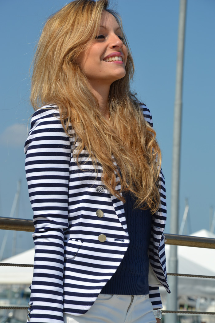 H&M White pants and navy striped blazer - It-girl by Eleonora Petrella