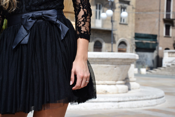 Romwe lace bodysuit and H&M tulle skirt - outfit fashion blogger It-Girl by Eleonora Petrella
