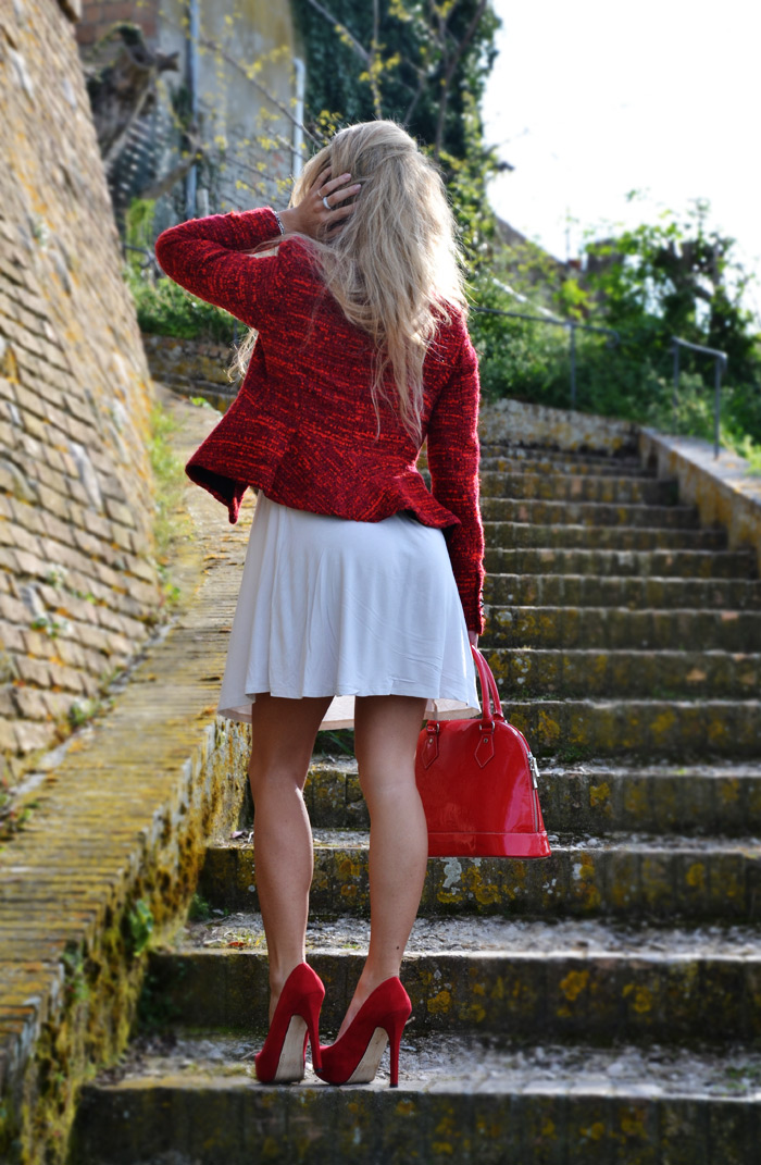 Zara blazer and spring dress, Bershka red pumps and Arcadia bags - outfit fashion blogger It-Girl by Eleonora Petrella