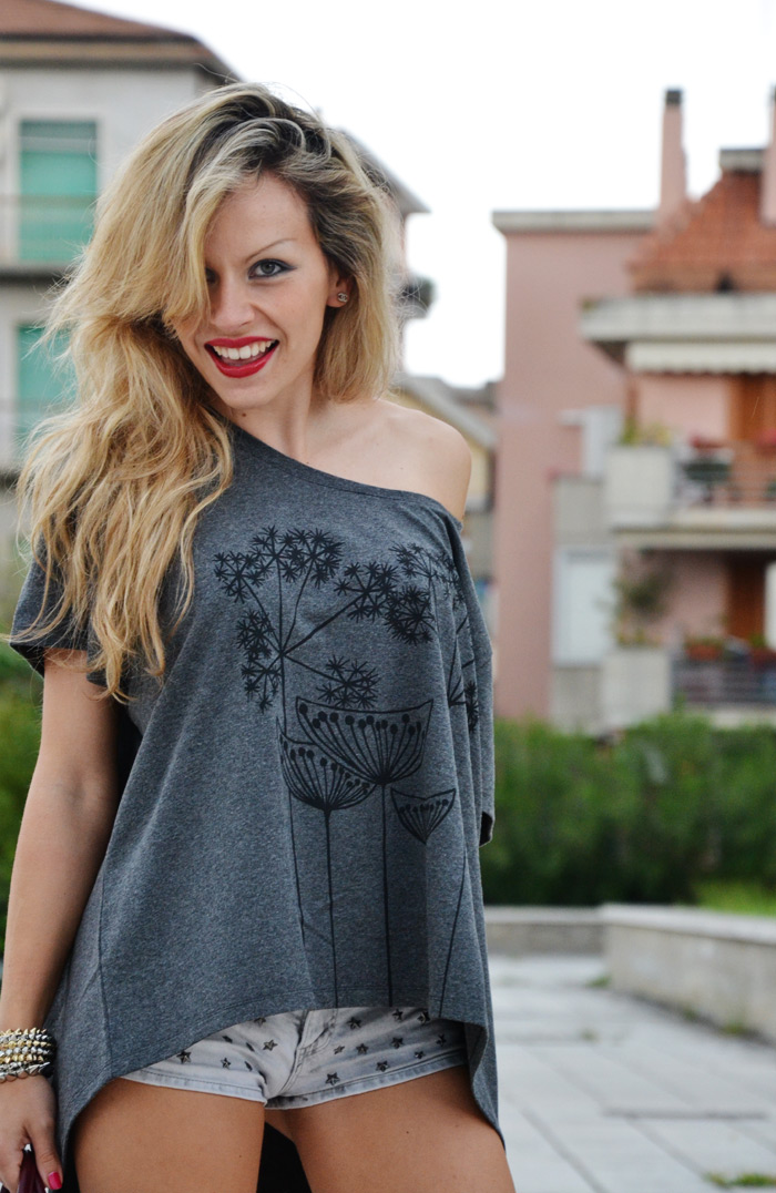 LEN t-shirt, Bershka studded shorts and silver pumps - outfit fashion blogger It-Girl by Eleonora Petrella