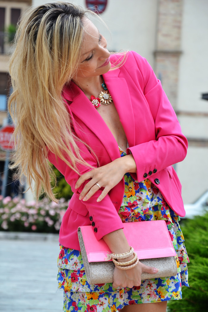 Zara floral spring dress, pink heels and Fluo clutch - outfit fashion blogger It-Girl by Eleonora Petrella