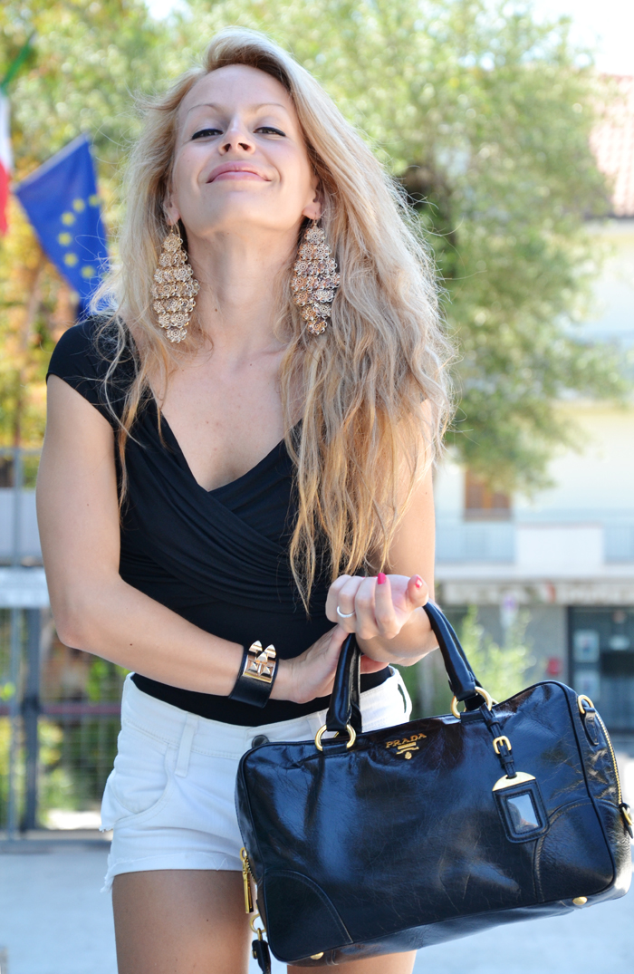 Prada bag and Gold Heeled sandals Giuseppe Zanotti - outfit fashion blogger It-Girl by Eleonora Petrella