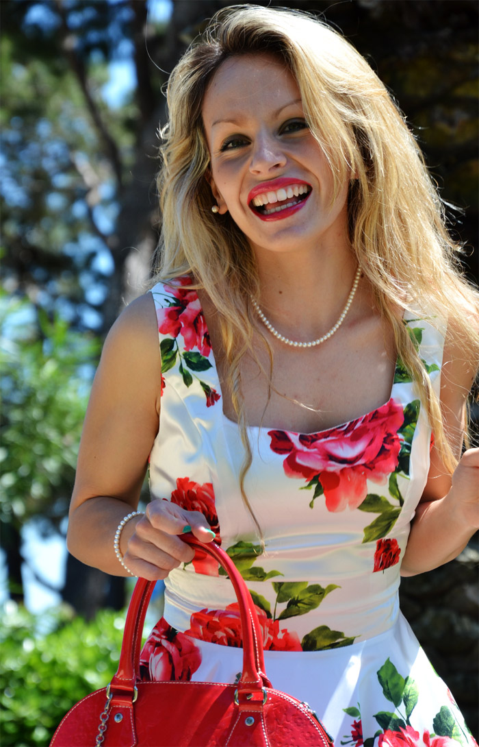 SheInside floral dress red roses and red pumps- italian fashion blogger It-Girl by Eleonora Petrella