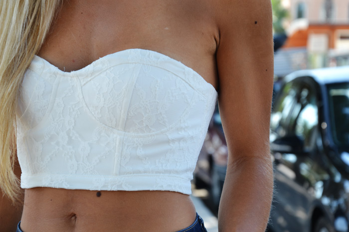 Romwe white lace bandeau, Levi’s denim shorts, Zara shoes summer 2013 – outfit fashion blogger 2013 trend crop top