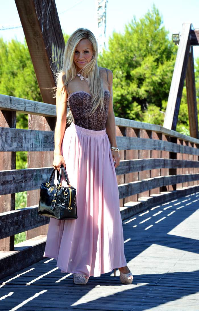 Pink maxi skirt, animalier blouse, Prada bag - outfit fashion blogger It-Girl by Eleonora Petrella