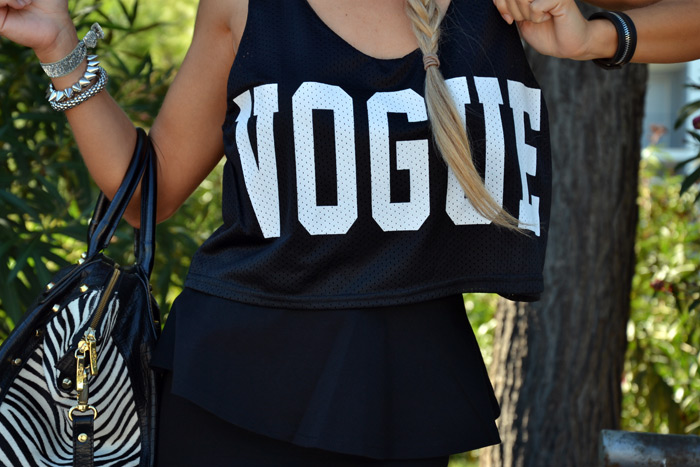 Vogue crop top Romwe total black outfit Zara pencil skirt - italian fashion blogger It-Girl by Eleonora Petrella
