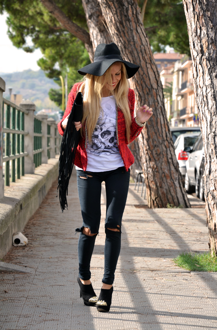 Ripped Jeans DIY tutorial, tract t-shirt, ankle boots fall winter 2013, H&M fedora hat, Elisabetta Franchi borse e pochette – outfit fashion blogger It-Girl by Eleonora Petrella
