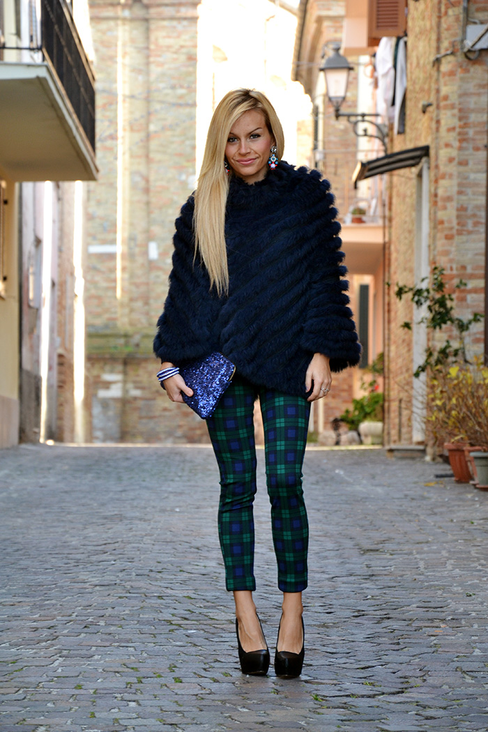 Faux fur cape, plaid print pants Zara 2013, Zara high heels, Persunmall pochette bag pailettes - winter outfit 2013 Italian fashion blogger It-Girl by Eleonora Petrella