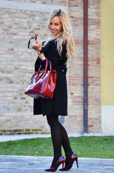 Black coat, striped dress, Arcadia bags bolsas, outfit elegant chic italian fashion blogger It-Girl by Eleonora Petrella