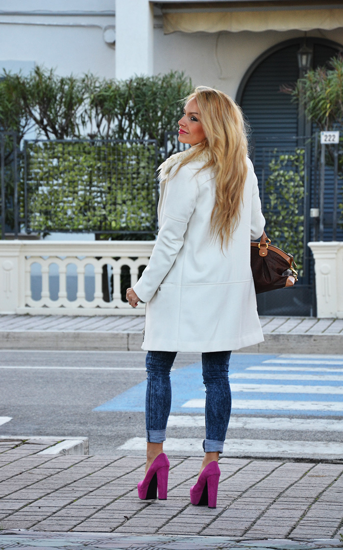 White H&M long coat, skinny jeans, Gas jeans shirt, camicie di jeans, Etro bags – outfit Italian fashion blogger It-Girl by Eleonora Petrella