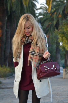 White trench, Burberry scarf, borsa Coccinelle, burgundy trend fall winter 2013 - outfit italian fashion blogger It-Girl by Eleonora Petrella