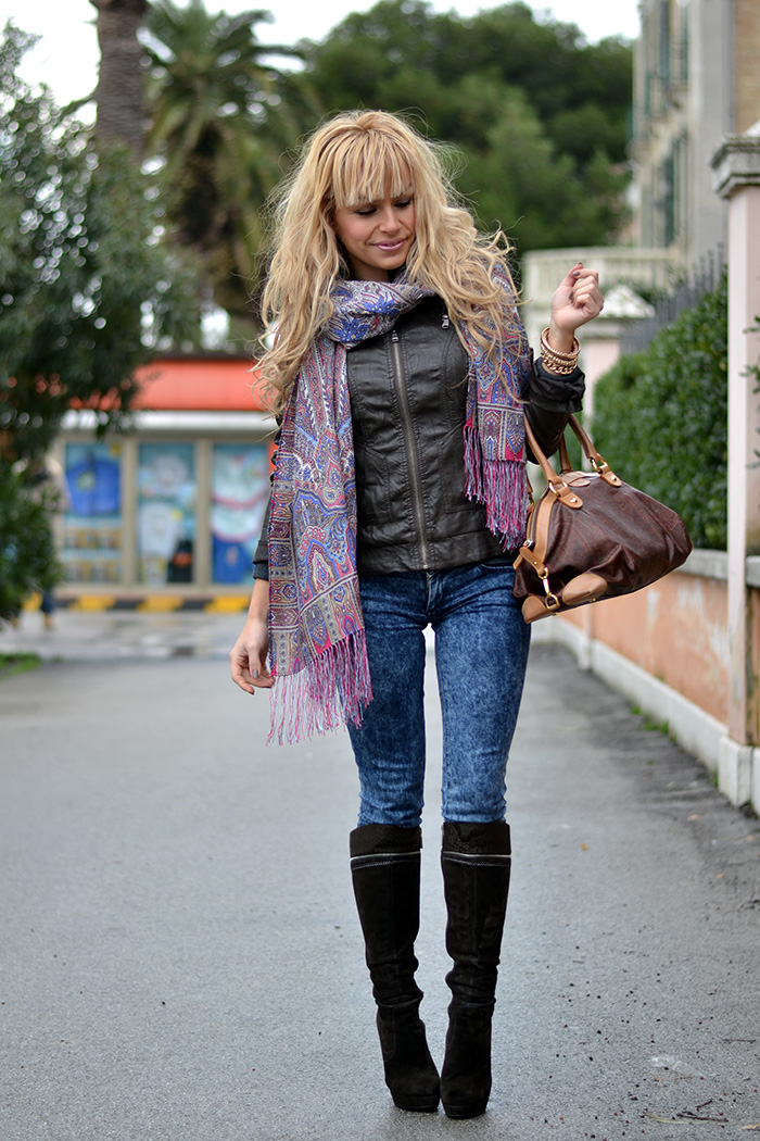Luxyra russian silk and wool scarves, Miroslava Duma style – outfit Italian fashion blogger It-Girl by Eleonora Petrella