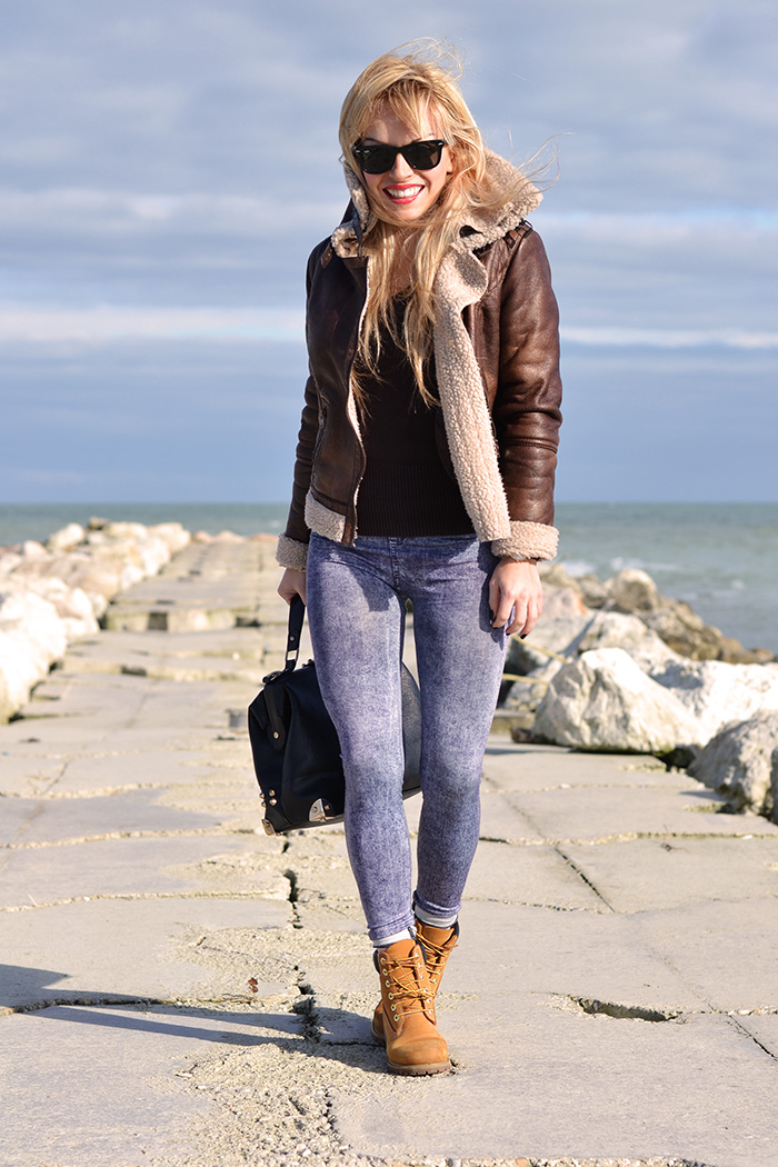 Timberland boots, sheepskin jacket, jeggings, Rayban Wayfarer – outfit comfy chic Italian fashion blogger It-Girl by Eleonora Petrella inverno 2014