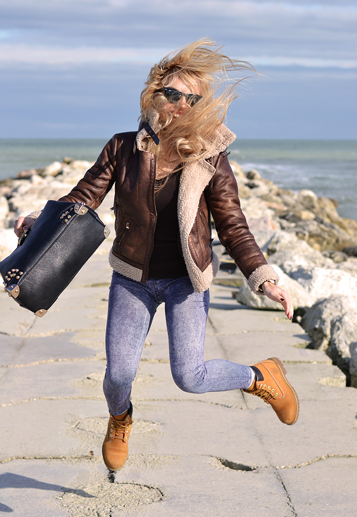 Timberland boots, sheepskin jacket, jeggings, Rayban Wayfarer – outfit comfy chic Italian fashion blogger It-Girl by Eleonora Petrella inverno 2014