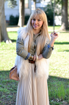 Maxi pleated skirt, trend winter 2014 faux fur H&M vest, See by Chloè bags – outfit Italian fashion blogger It-Girl by Eleonora Petrella