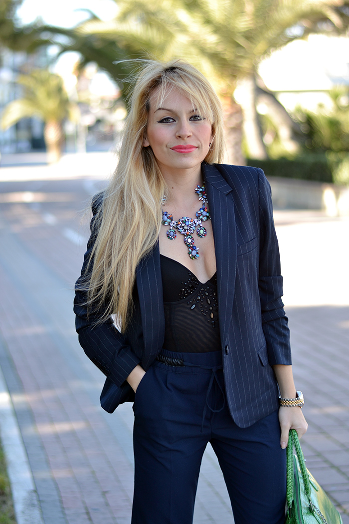 Pinstripe suit trend, completo gessato, statement necklace, Arcadia bolsas – outfit Italian fashion blogger It-Girl by Eleonora Petrella