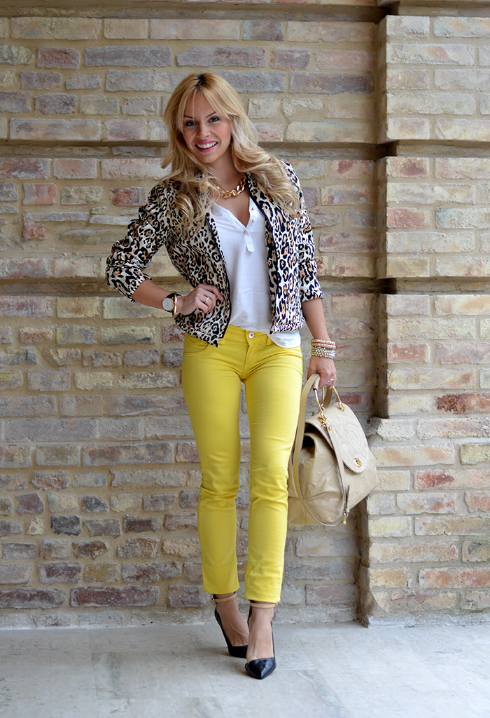 <!--:it-->Leopard bomber jacket and Yellow jeggings<!--:-->