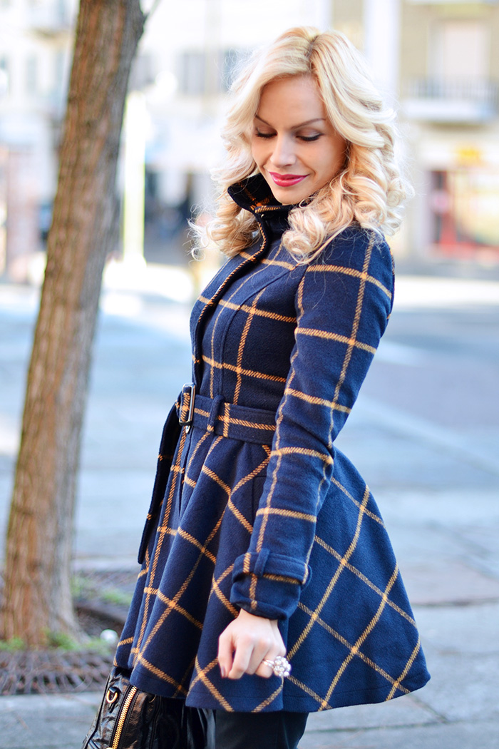 Cappotto a quadri, cappotto inverno 2015, plaid coat, come indossare i jeans strappati, ripped jeans, Prada bags, bauletto Prada prezzo, outfit italian fashion blogger It-Girl by Eleonora Petrella