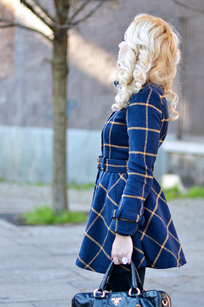 Cappotto a quadri, cappotto inverno 2015, plaid coat, come indossare i jeans strappati, ripped jeans, Prada bags, bauletto Prada prezzo, outfit italian fashion blogger It-Girl by Eleonora Petrella