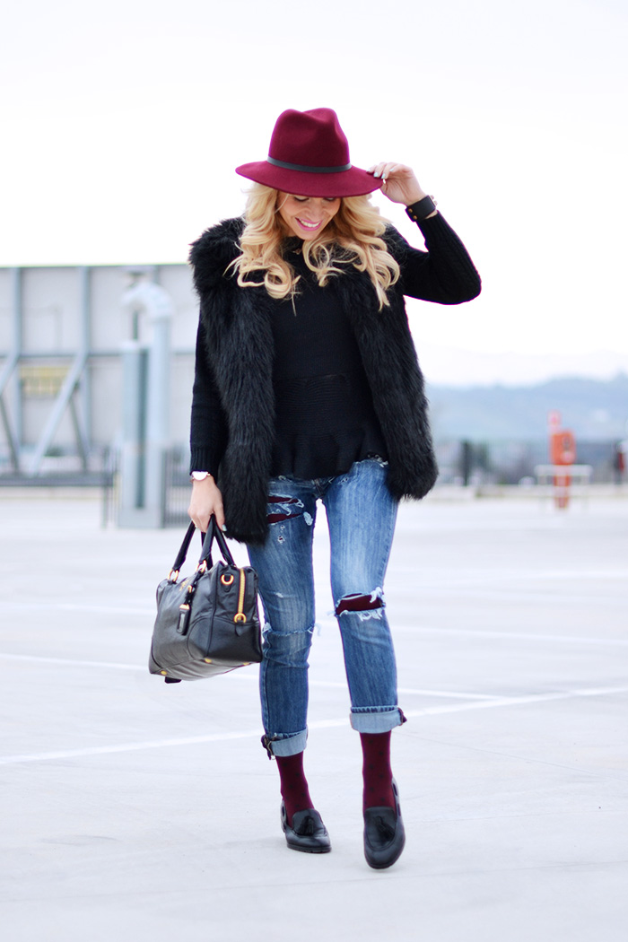 Hipster look girl, ripped jeans, woman loafers, faux fur vest, peplum sweater, Choies Italia spedizioni affidabile – outfit fashion blogger It-Girl by Eleonora Petrella