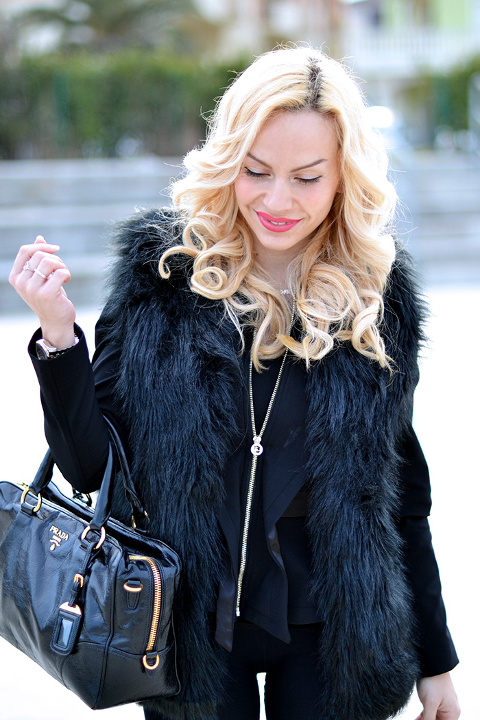 KAAAK shoes, Simon Knack boots, total black outfit fashion blogger, total black outfit ideas, faux fur trend, faux fur vest, tendenza ecopelliccia inverno 2015 - It-Girl by Eleonora Petrella