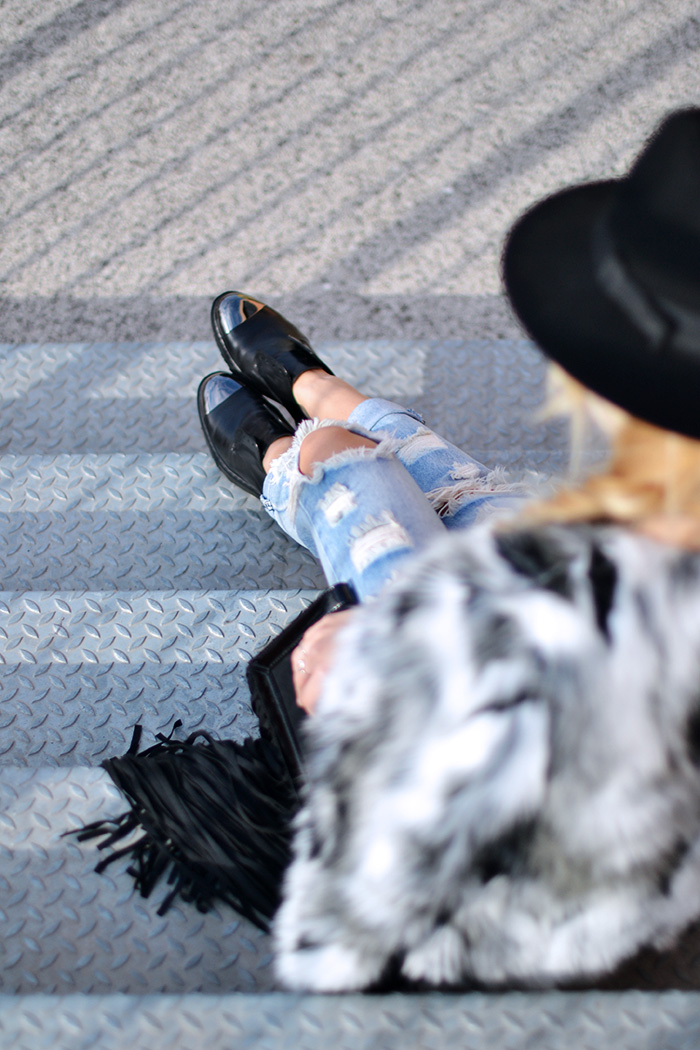 Cult shoes scarpe, jeans strappati, ripped jeans, boyfriend jeans, faux fur trend winter 2015, ecopelliccia inverno 2015 – outfit italian fashion blogger It-Girl by Eleonora Petrella