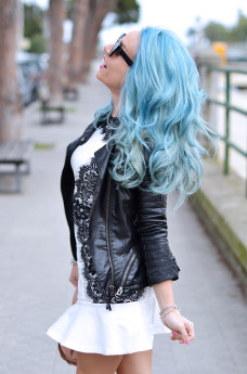 Occhiali firmati in sconto, Sunglasses shop Italia, Sunglasses shop affidabile, saldi occhiali Rayban, pastel blue hair, capelli colorati tendenza primavera estate 2015, outfit italian fashion blogger It-Girl by Eleonora Petrella