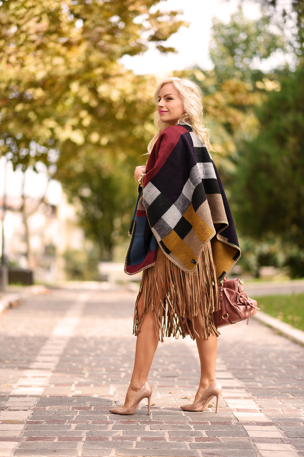 Suede fringed skirt fall 2015, gonna frange eco-camoscio autunno idee outfit - It-Girl by Eleonora Petrella